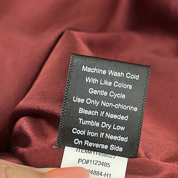 Torrid Jacket Size 4 4X Moto Burgundy Velvet Jacket NWOT - Picture 16 of 16